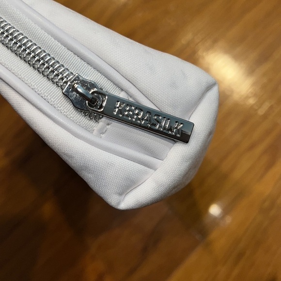 NWOT Goldwell Kerasilk Luxury Hair Cosmetic Makeup Small Bag - Picture 9 of 9